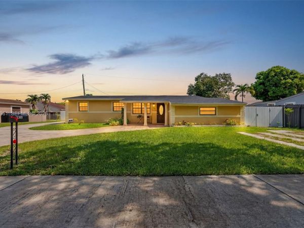 18930 NW 44th Ct , Unit C, Miami Gardens, FL 33055