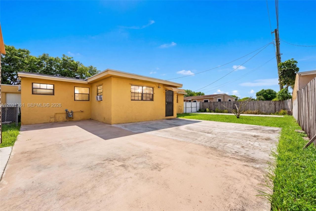 18930 NW 44th Ct , Unit C, Miami Gardens, FL 33055 Photo