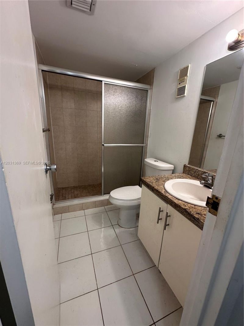 250 Jacaranda Dr, Unit 305, Plantation, FL 33324 Photo