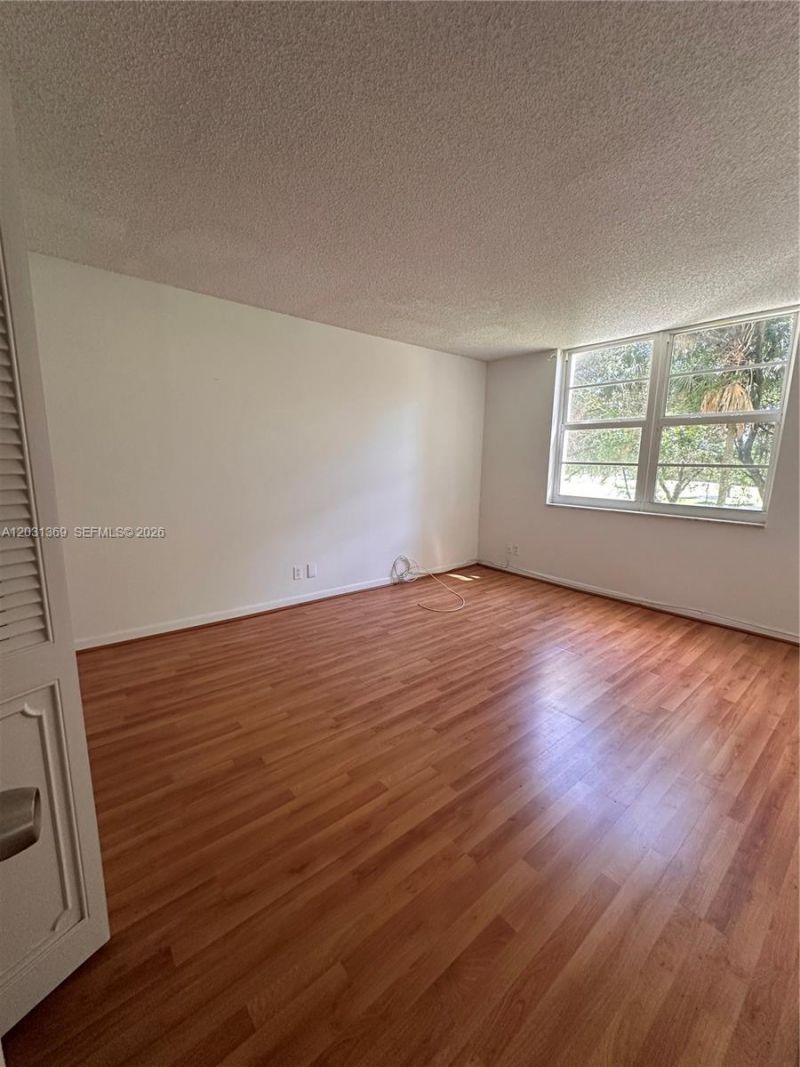 250 Jacaranda Dr, Unit 305, Plantation, FL 33324 Photo