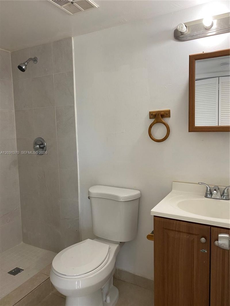7075 NW 186th St , Unit C308, Hialeah, FL 33015 Photo