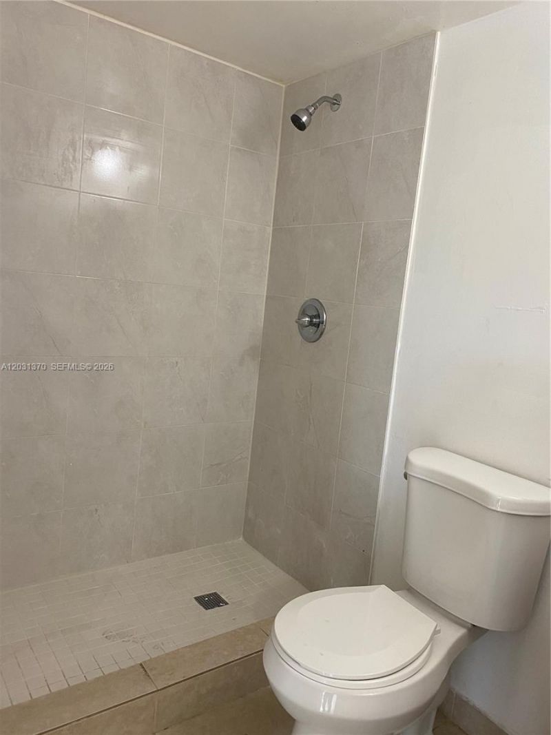 7075 NW 186th St , Unit C308, Hialeah, FL 33015 Photo