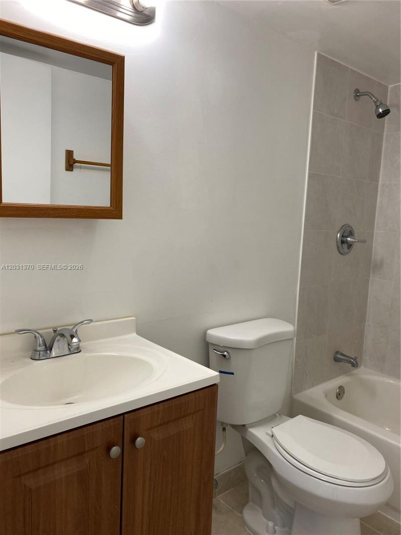 7075 NW 186th St , Unit C308, Hialeah, FL 33015 Photo