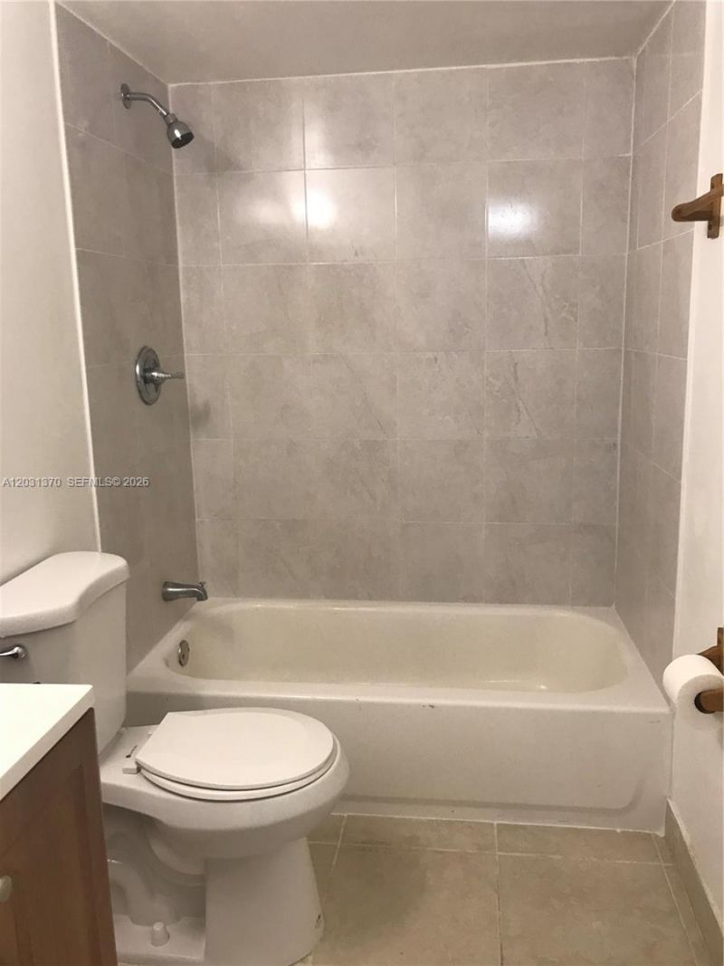 7075 NW 186th St , Unit C308, Hialeah, FL 33015 Photo