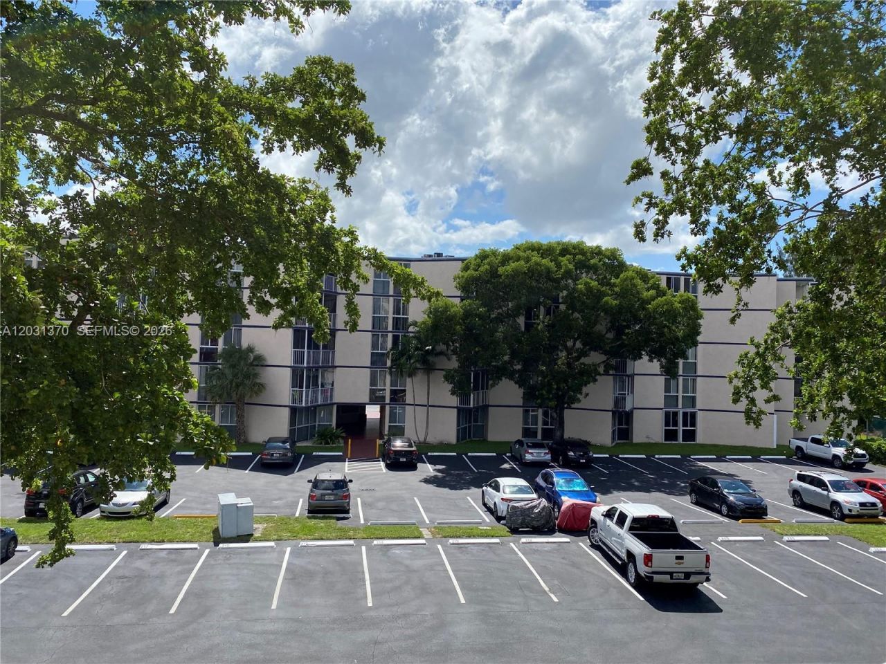 7075 NW 186th St , Unit C308, Hialeah, FL 33015 Photo