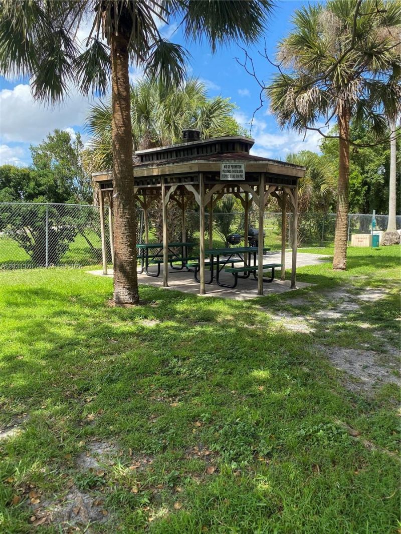 7075 NW 186th St , Unit C308, Hialeah, FL 33015 Photo
