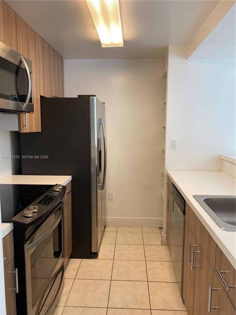 7075 NW 186th St , Unit C308, Hialeah, FL 33015 Photo