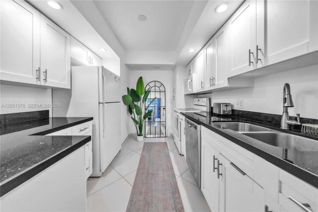 2101 S Ocean Dr , Unit 204, Hollywood, FL 33019 Photo