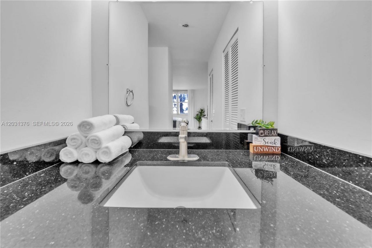 2101 S Ocean Dr , Unit 204, Hollywood, FL 33019 Photo