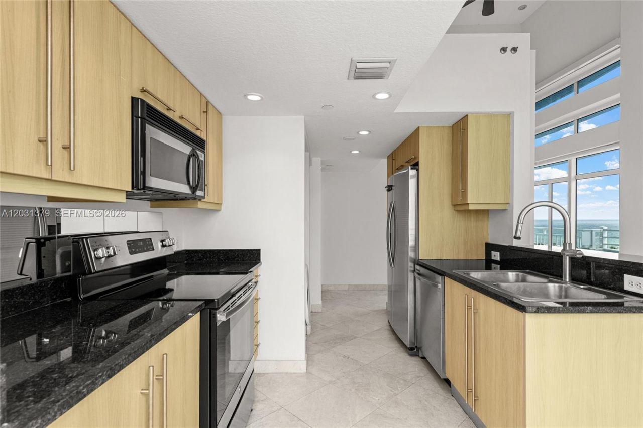 7600 Collins Ave, Unit 1210, Miami Beach, FL 33141 Photo