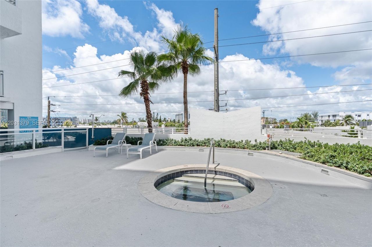 7600 Collins Ave, Unit 1210, Miami Beach, FL 33141 Photo