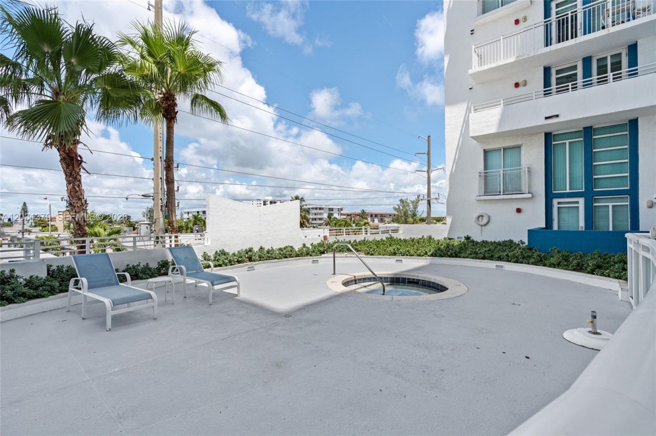 7600 Collins Ave, Unit 1210, Miami Beach, FL 33141 Photo