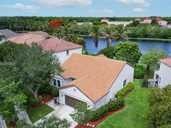 370 Carrington Dr, Weston, FL 33326