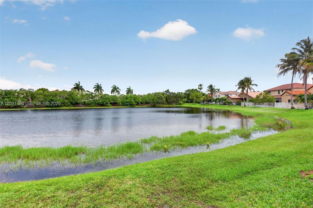 370 Carrington Dr , Weston, FL 33326 Photo