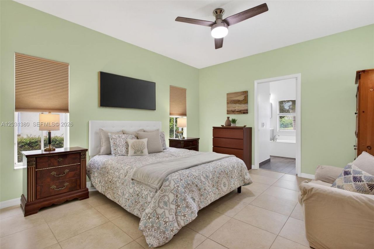370 Carrington Dr , Weston, FL 33326 Photo