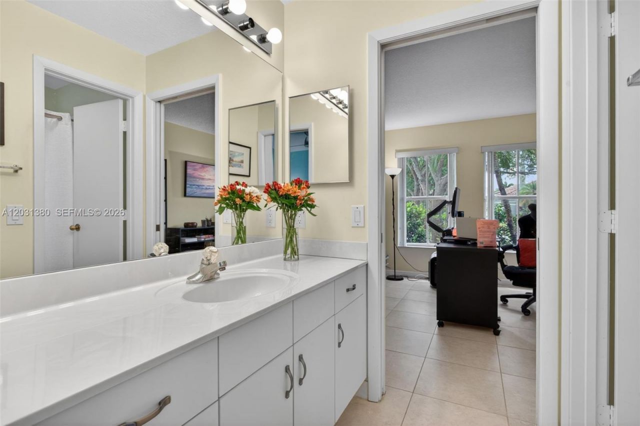 370 Carrington Dr , Weston, FL 33326 Photo