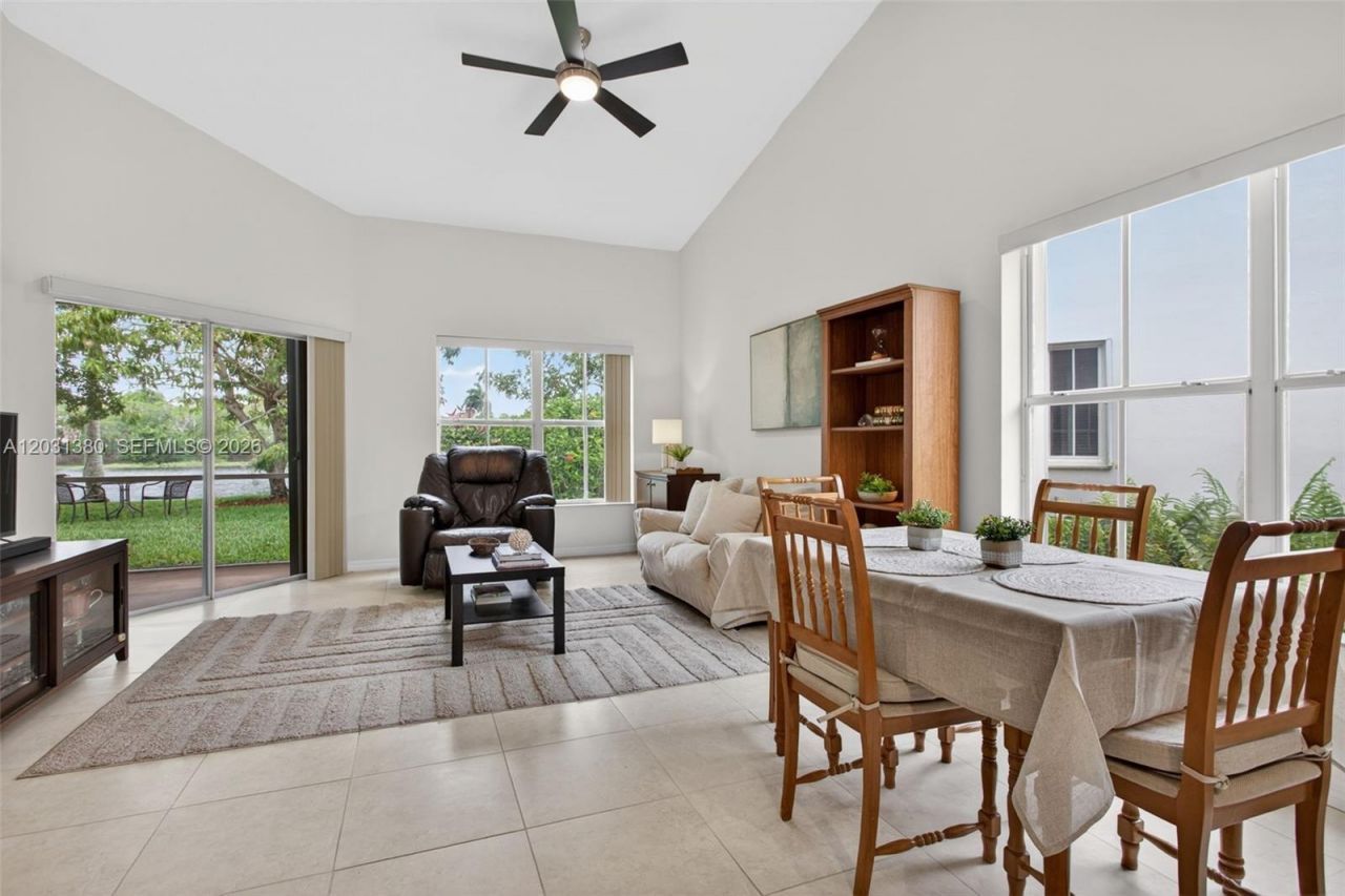 370 Carrington Dr , Weston, FL 33326 Photo