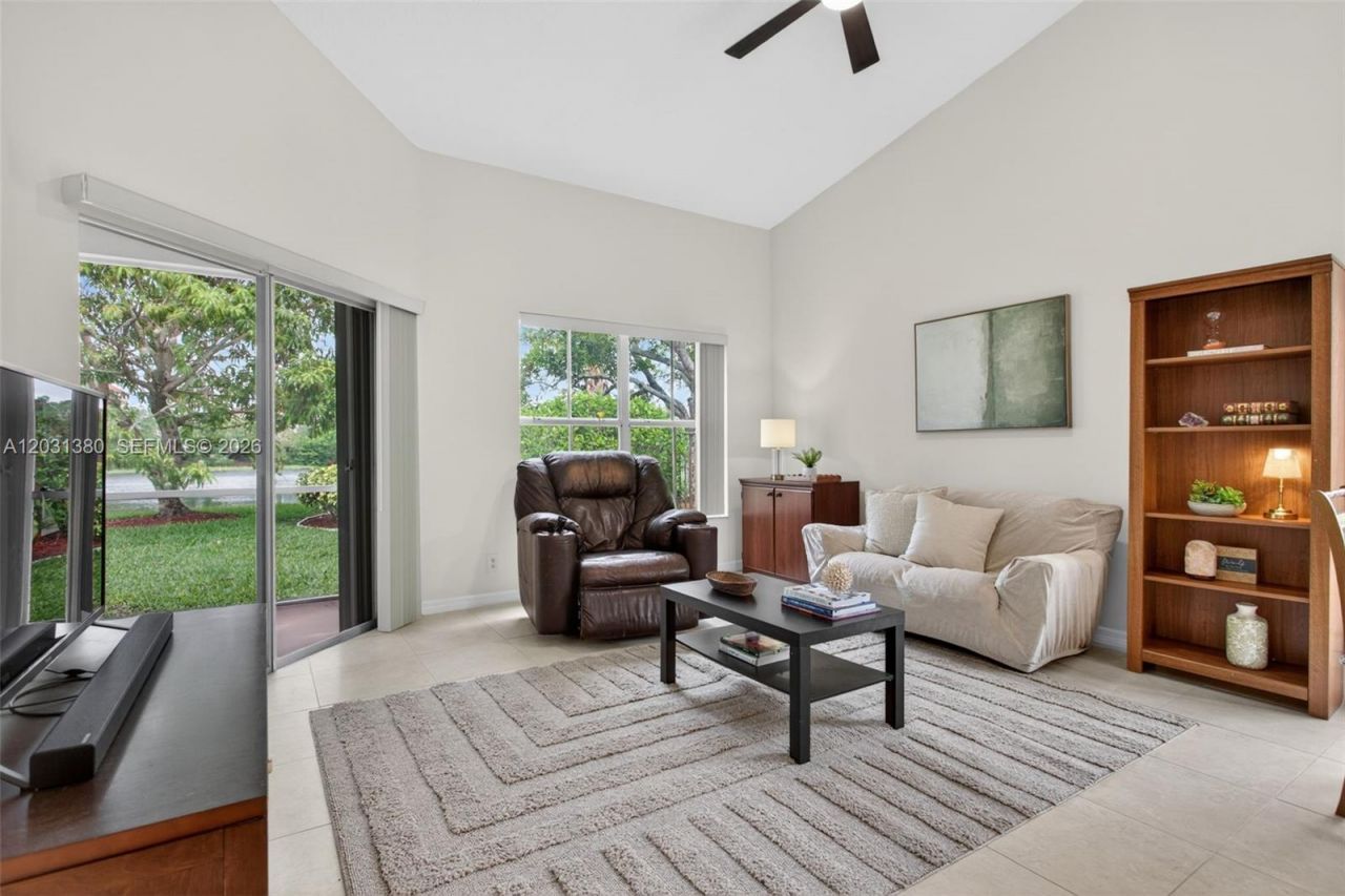 370 Carrington Dr , Weston, FL 33326 Photo