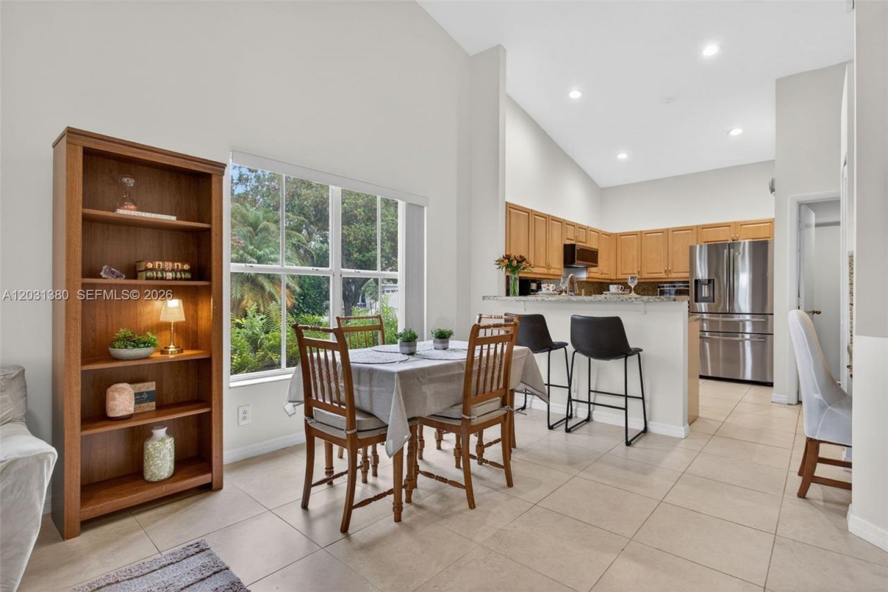 370 Carrington Dr , Weston, FL 33326 Photo