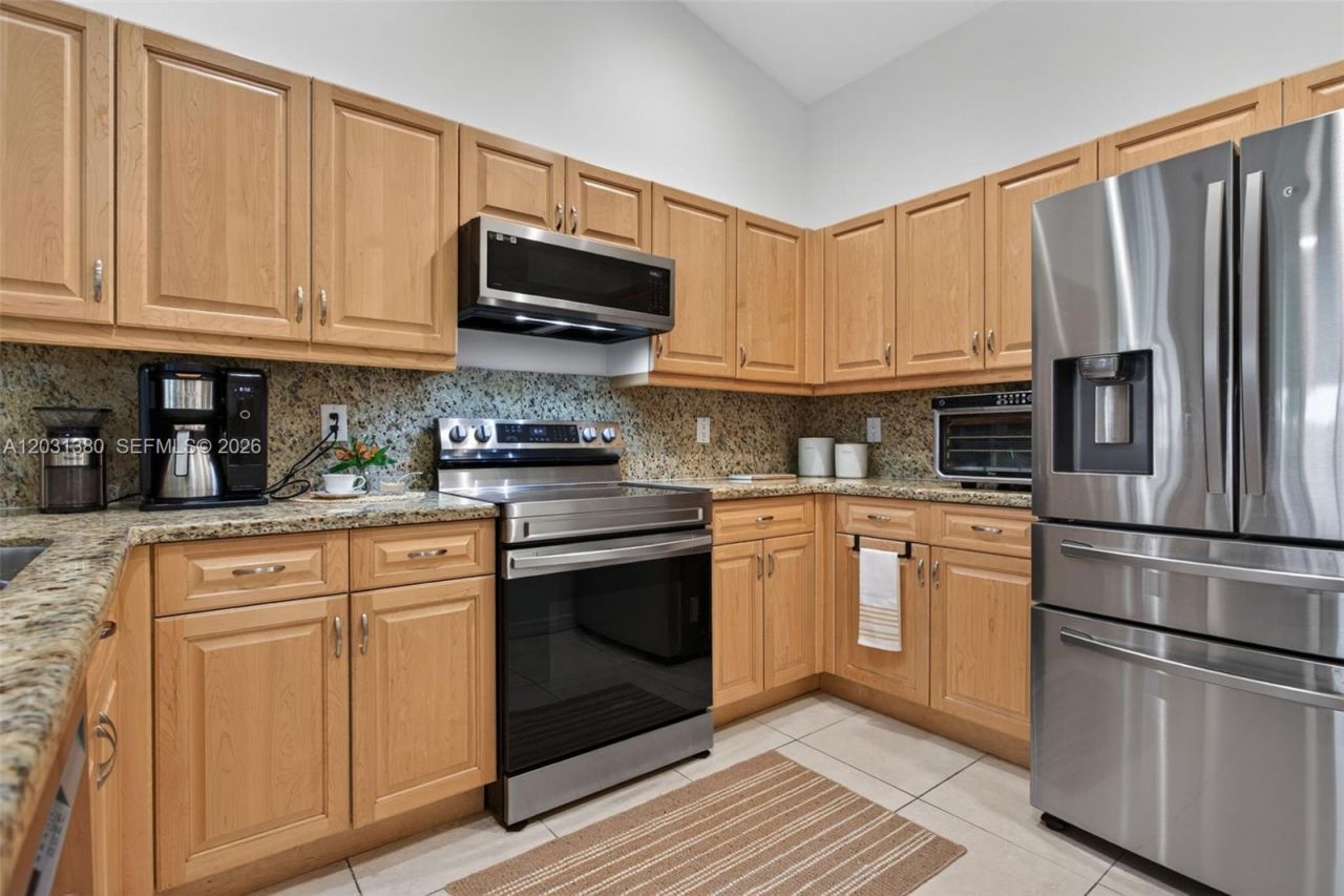 370 Carrington Dr , Weston, FL 33326 Photo