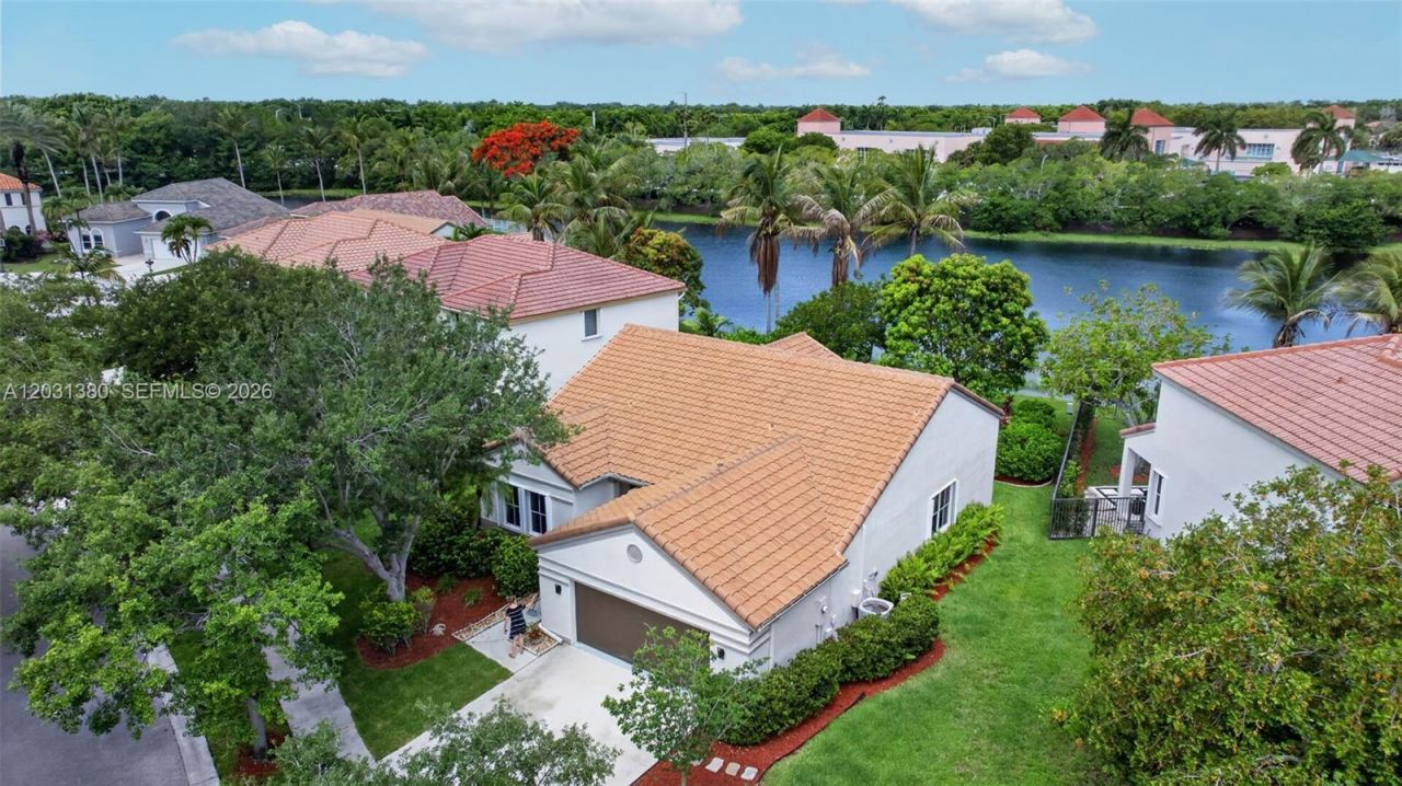 370 Carrington Dr , Weston, FL 33326 Photo