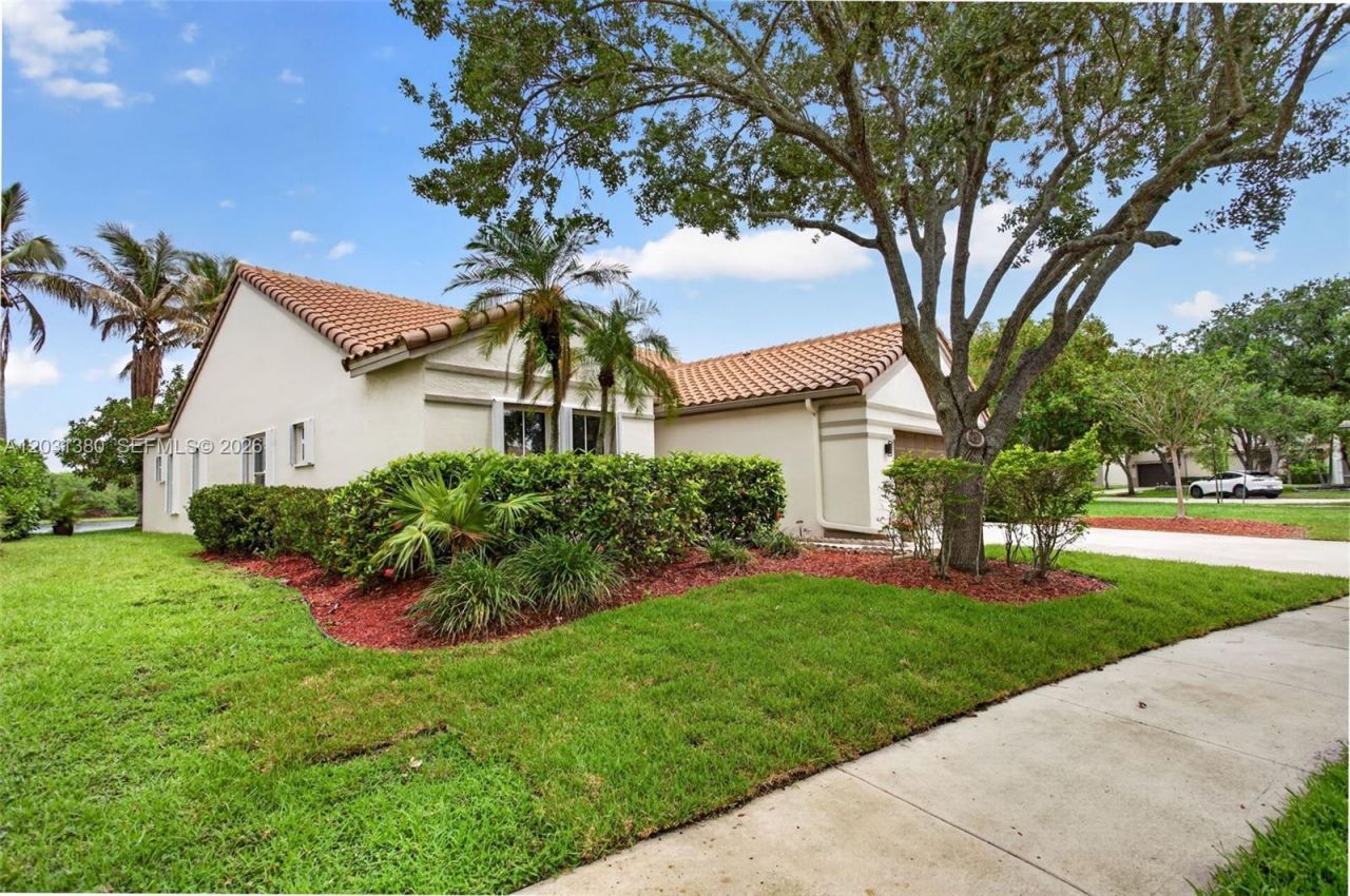 370 Carrington Dr , Weston, FL 33326 Photo
