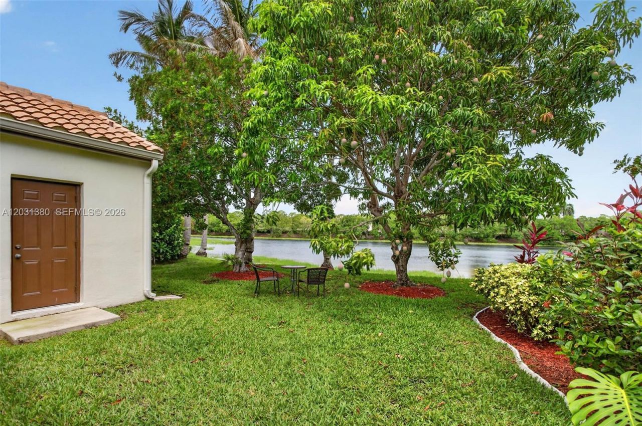 370 Carrington Dr , Weston, FL 33326 Photo