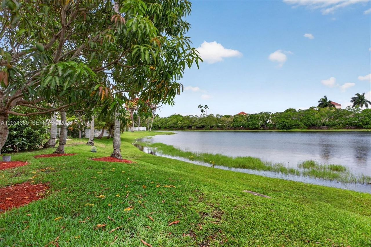 370 Carrington Dr , Weston, FL 33326 Photo