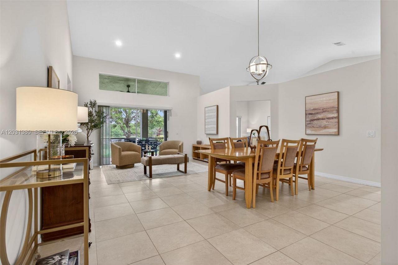 370 Carrington Dr , Weston, FL 33326 Photo