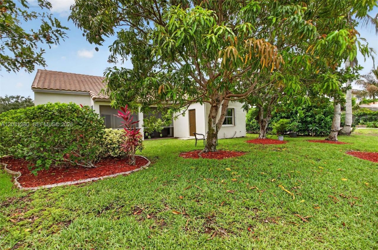 370 Carrington Dr , Weston, FL 33326 Photo