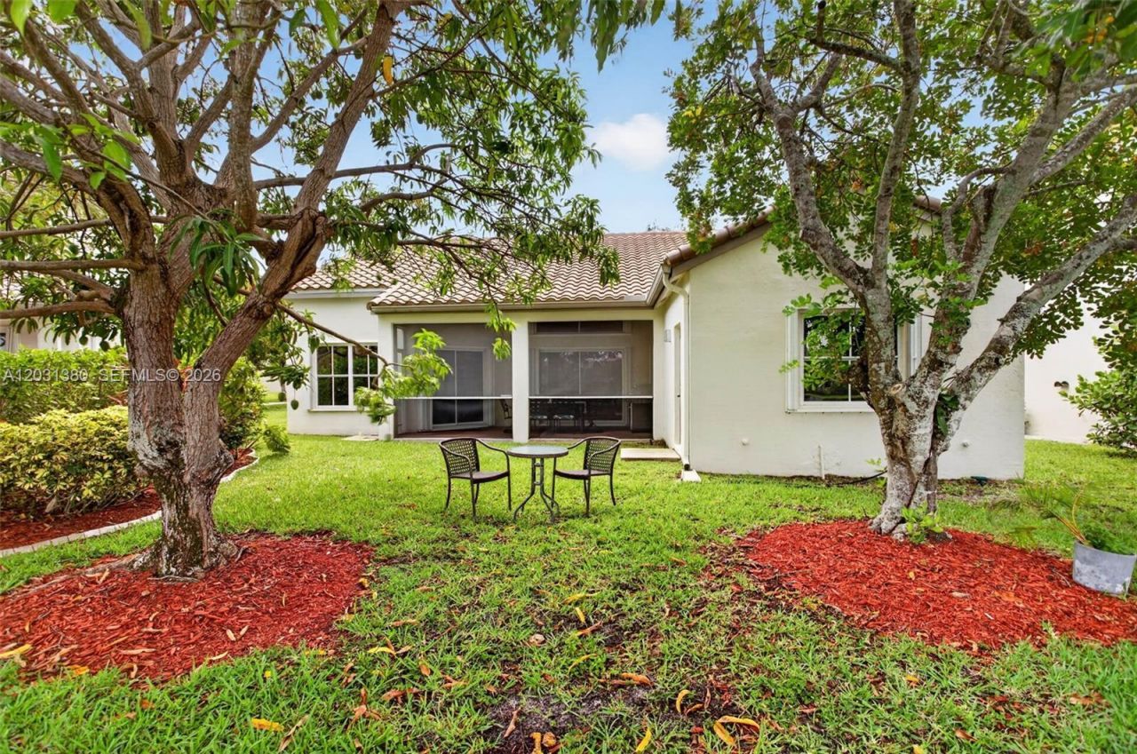 370 Carrington Dr , Weston, FL 33326 Photo