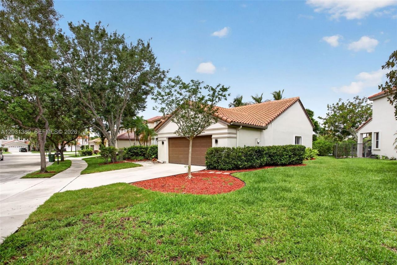 370 Carrington Dr, Weston, FL 33326 Photo