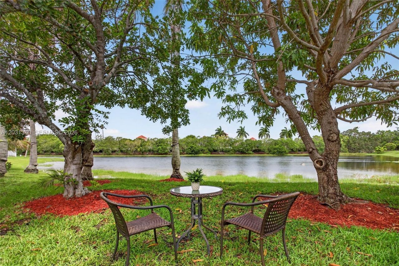 370 Carrington Dr, Weston, FL 33326 Photo