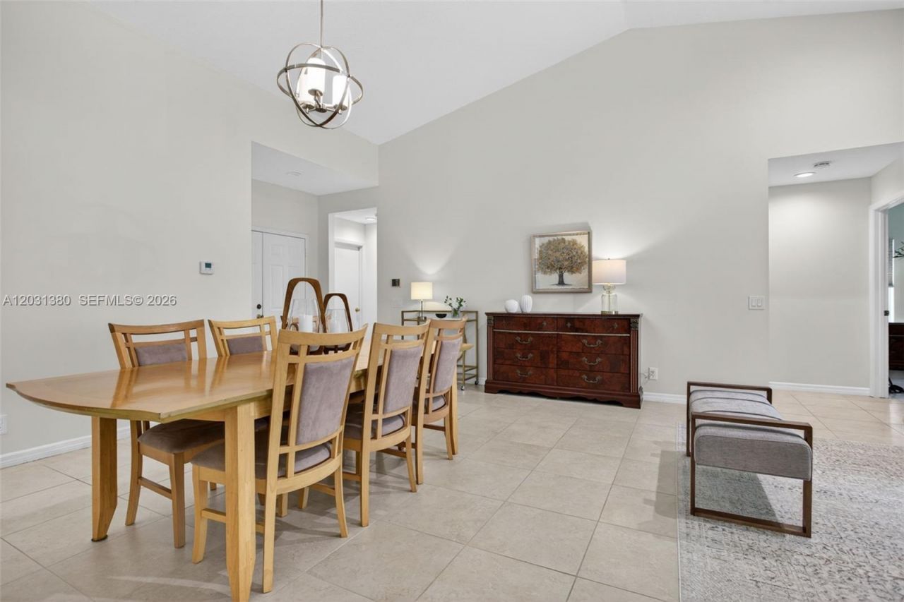 370 Carrington Dr , Weston, FL 33326 Photo