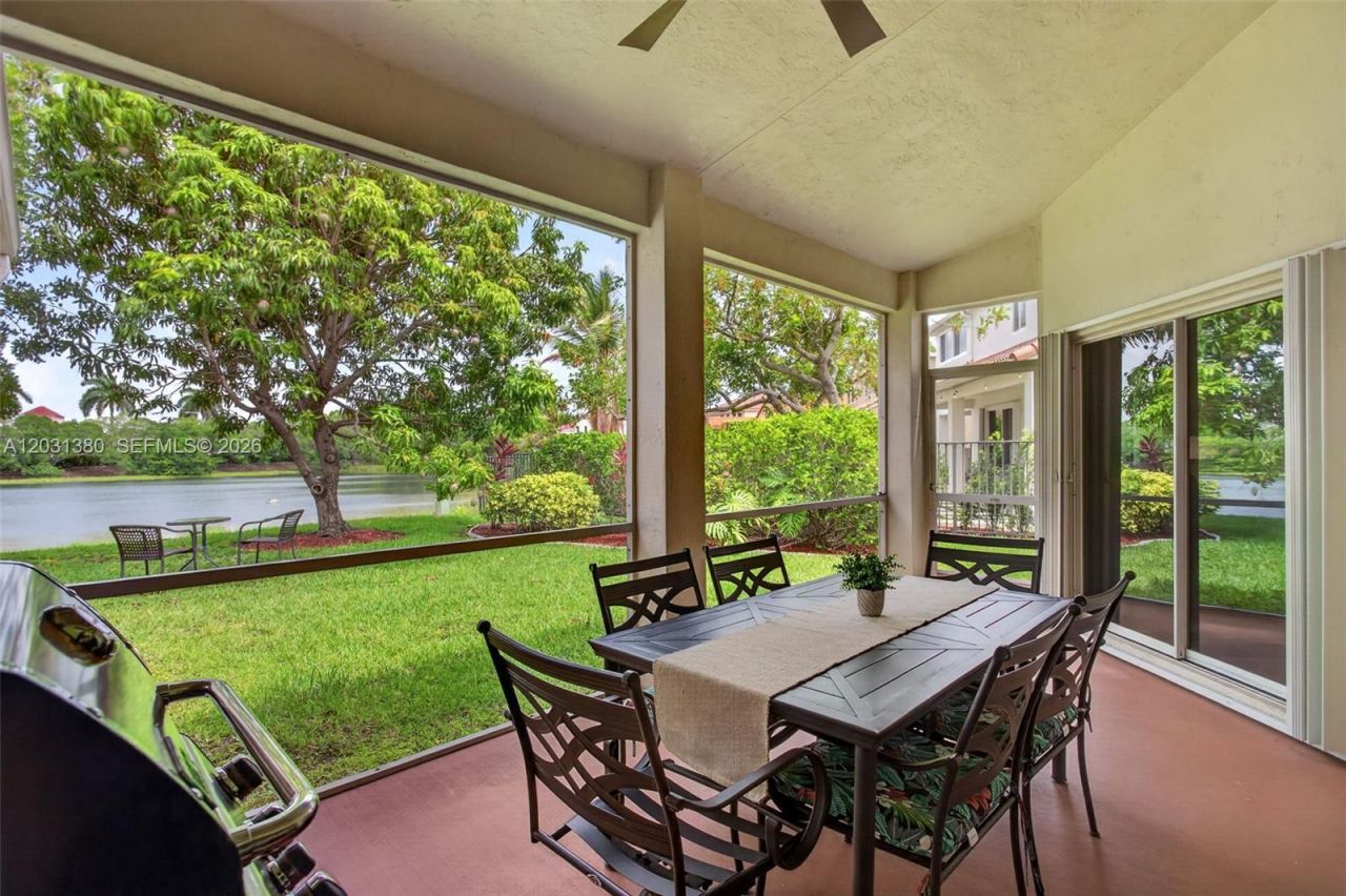 370 Carrington Dr , Weston, FL 33326 Photo