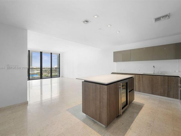 68 SE 6th St, Unit 910, Miami, FL 33131