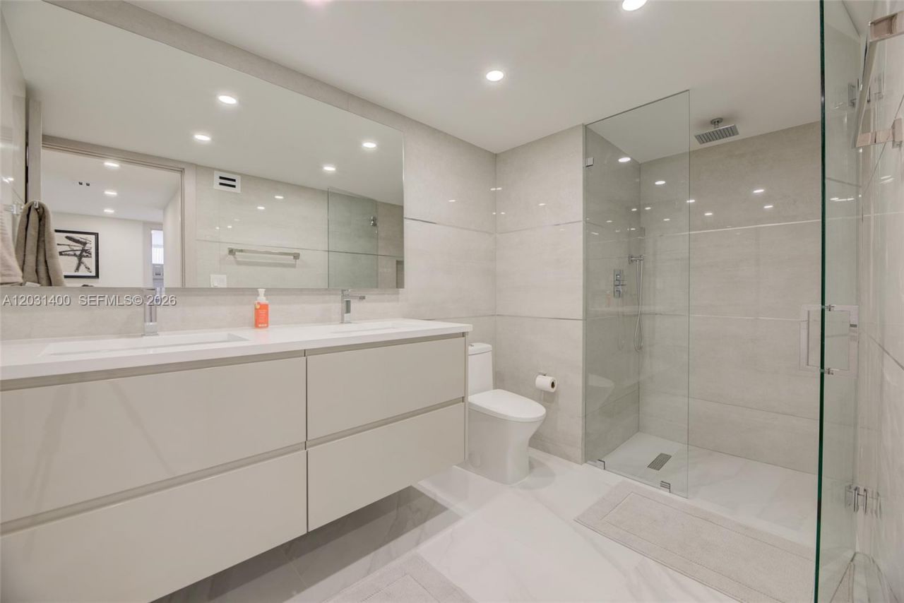 600 Three Islands Blvd , Unit 403, Hallandale Beach, FL 33009 Photo