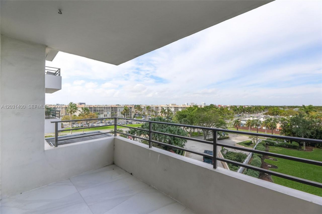 600 Three Islands Blvd , Unit 403, Hallandale Beach, FL 33009 Photo