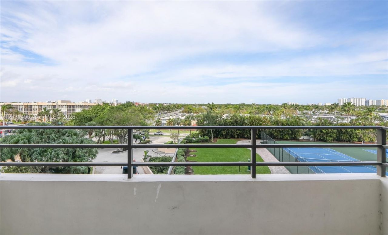 600 Three Islands Blvd , Unit 403, Hallandale Beach, FL 33009 Photo