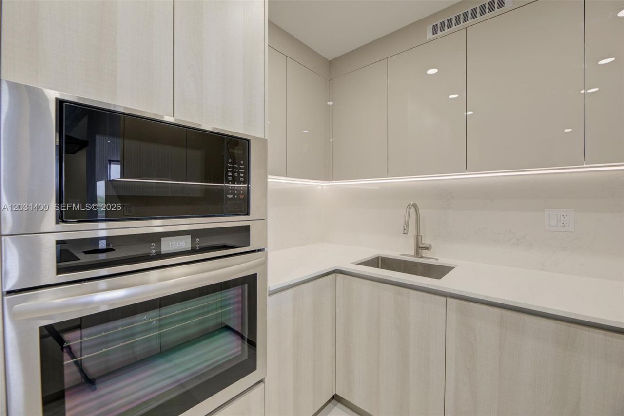 600 Three Islands Blvd , Unit 403, Hallandale Beach, FL 33009 Photo