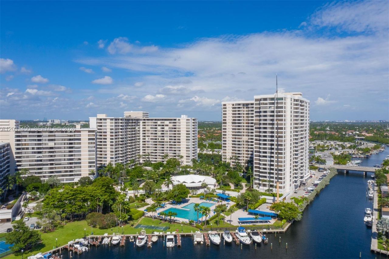 600 Three Islands Blvd , Unit 403, Hallandale Beach, FL 33009 Photo