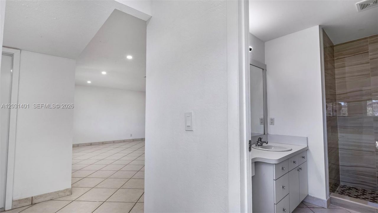 9741 NW 5th St , Unit 9741, Pembroke Pines, FL 33024 Photo