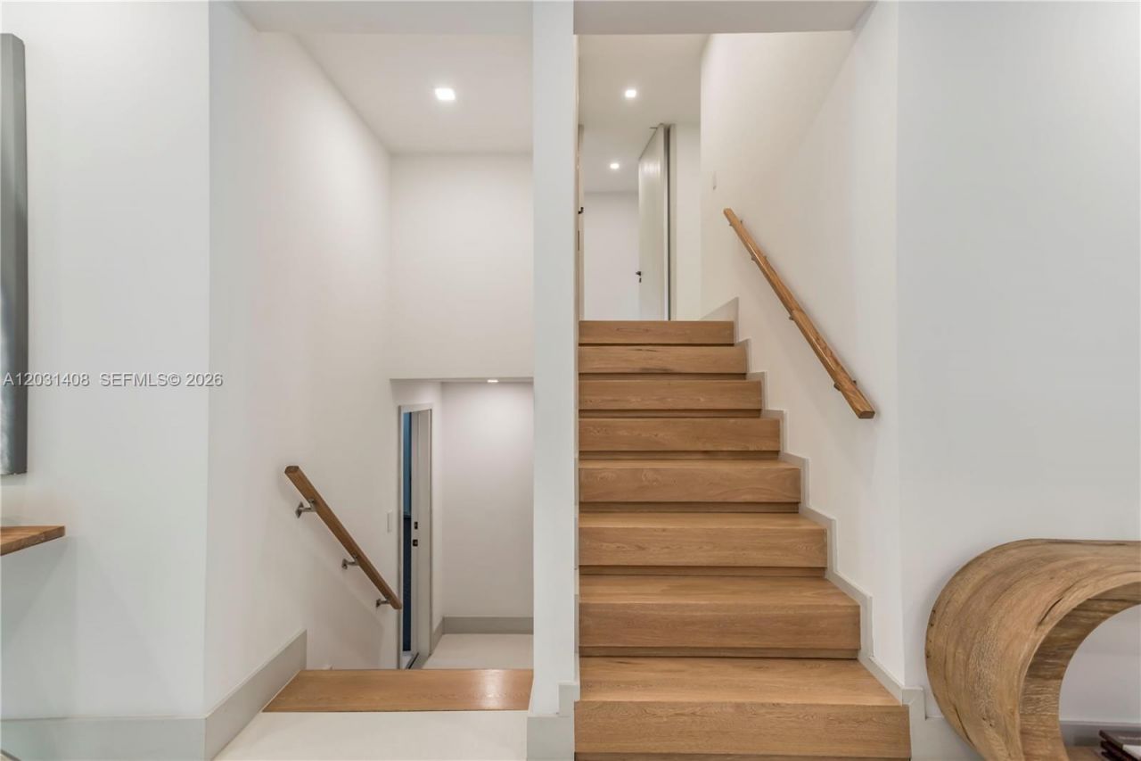 301 E Shore Dr E , Unit 301, Miami, FL 33133 Photo