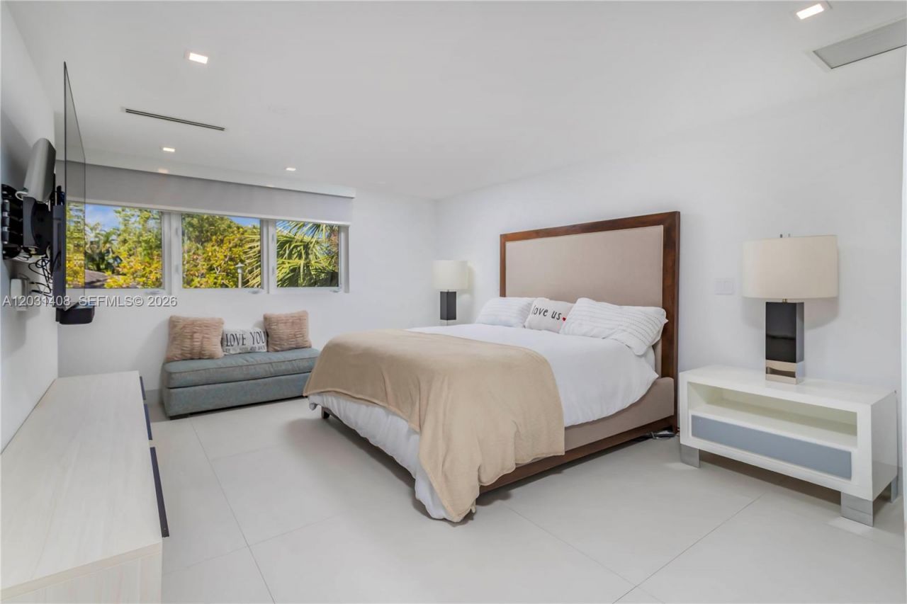 301 E Shore Dr E , Unit 301, Miami, FL 33133 Photo