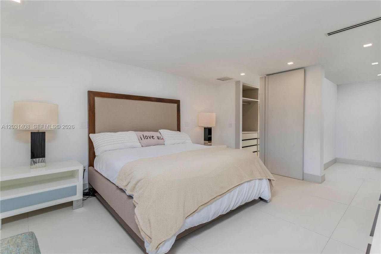 301 E Shore Dr E , Unit 301, Miami, FL 33133 Photo