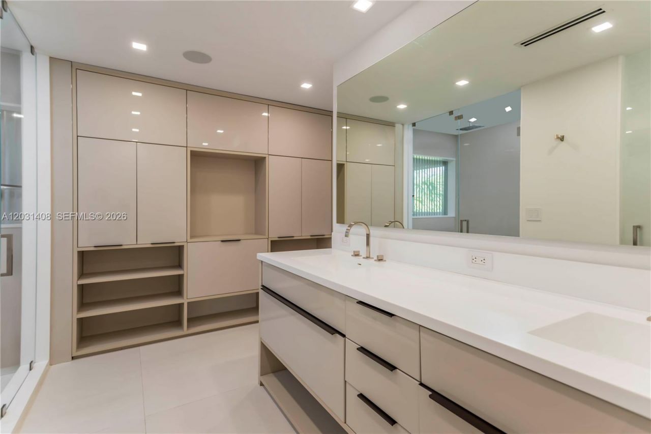 301 E Shore Dr E , Unit 301, Miami, FL 33133 Photo