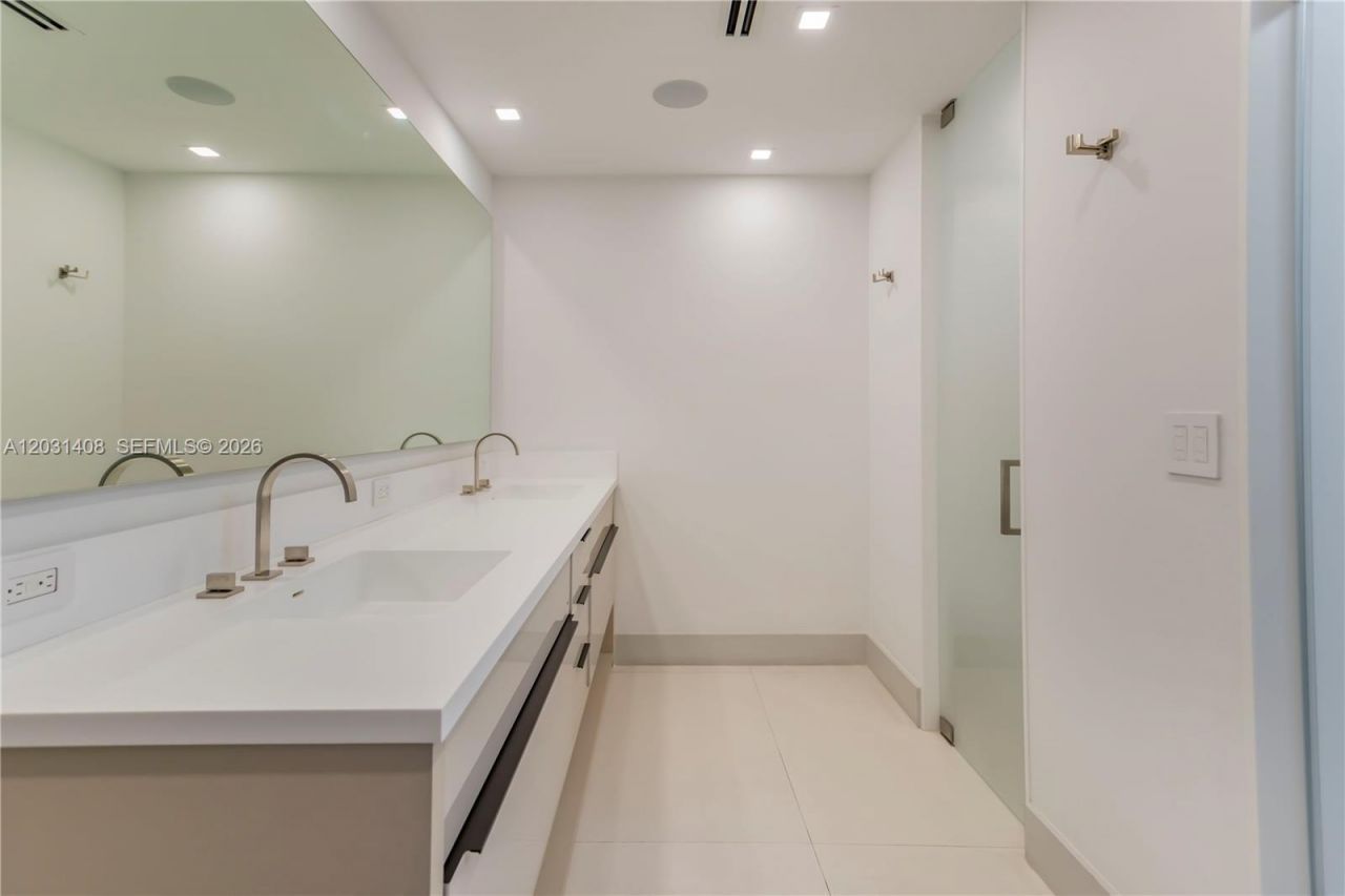 301 E Shore Dr E , Unit 301, Miami, FL 33133 Photo