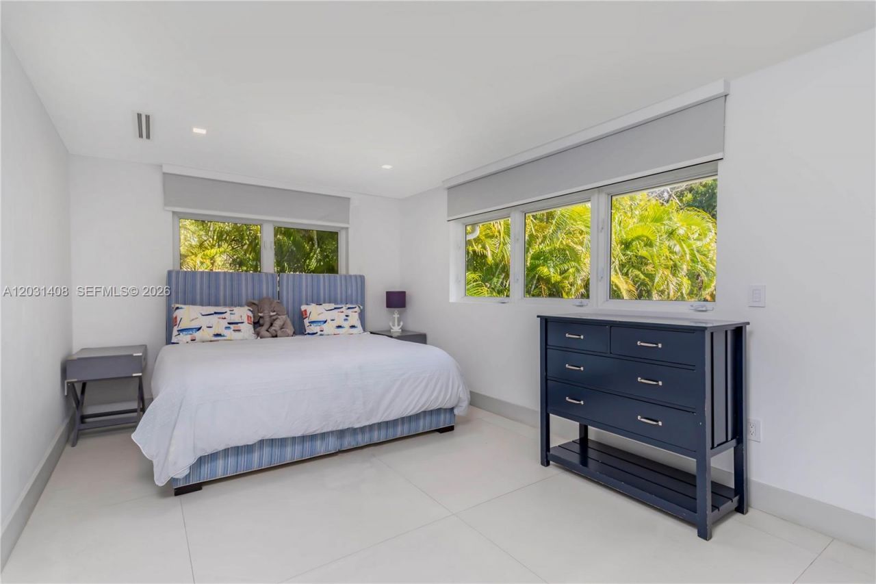 301 E Shore Dr E , Unit 301, Miami, FL 33133 Photo