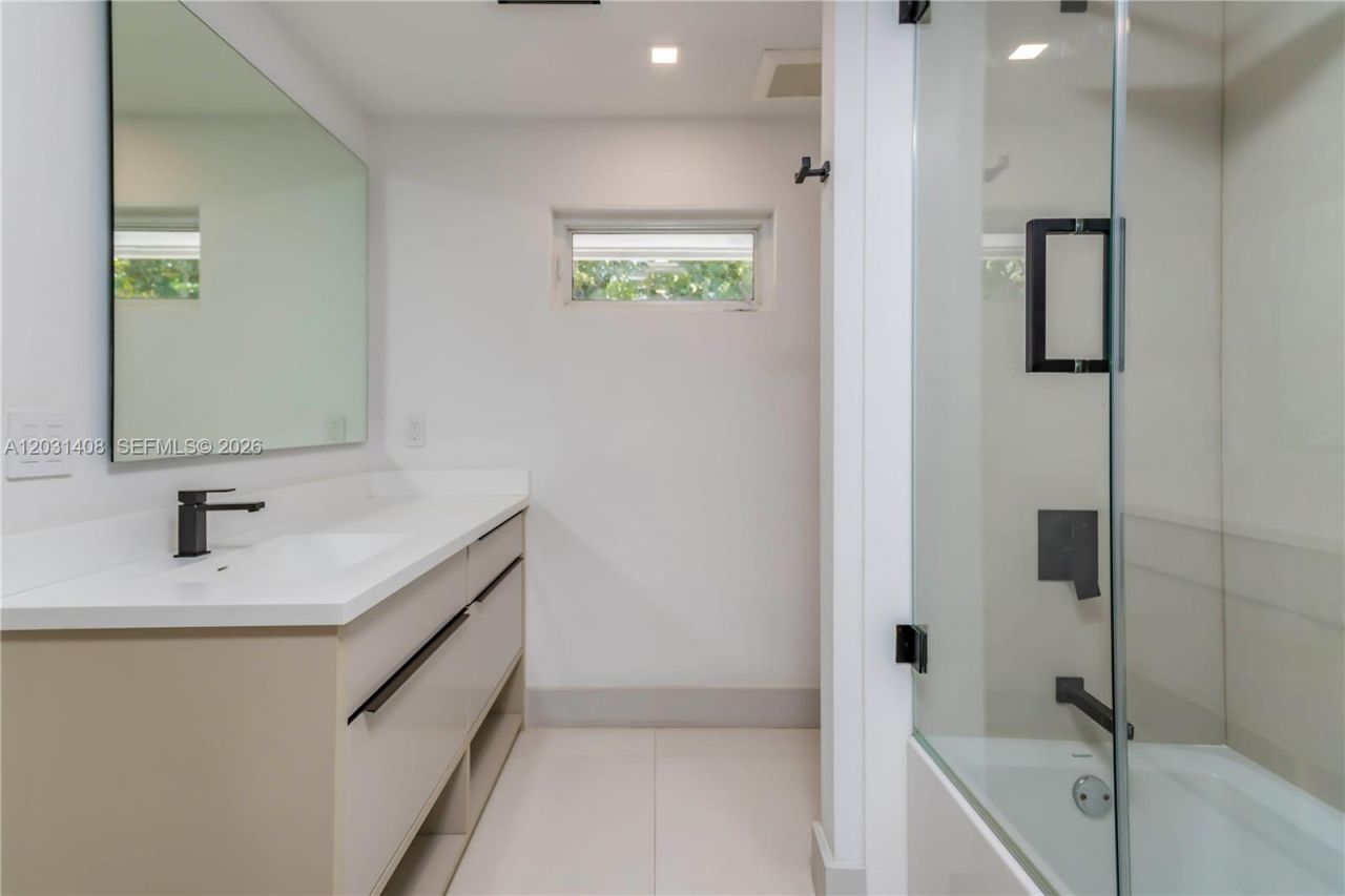 301 E Shore Dr E , Unit 301, Miami, FL 33133 Photo