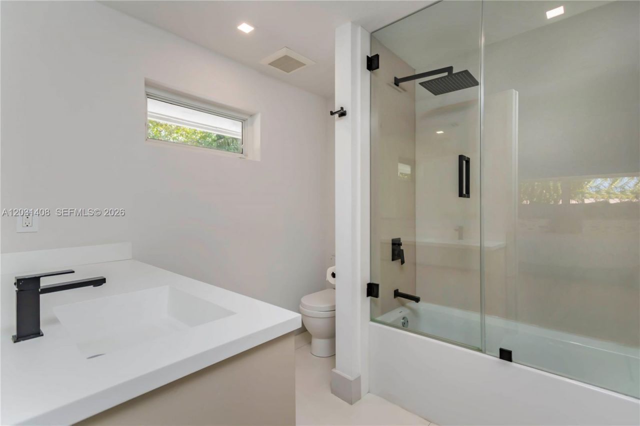 301 E Shore Dr E , Unit 301, Miami, FL 33133 Photo